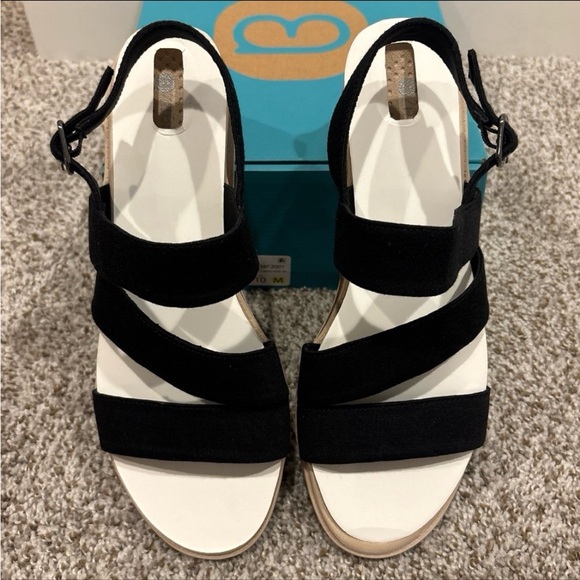 NIB Bzees Bravo Women's Strappy Wedge Sandals in Black Sz 10 - Picture 12 of 12